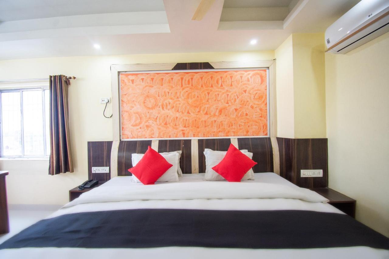 Capital O 67892 Hotel Sujata Tarapith Exterior photo